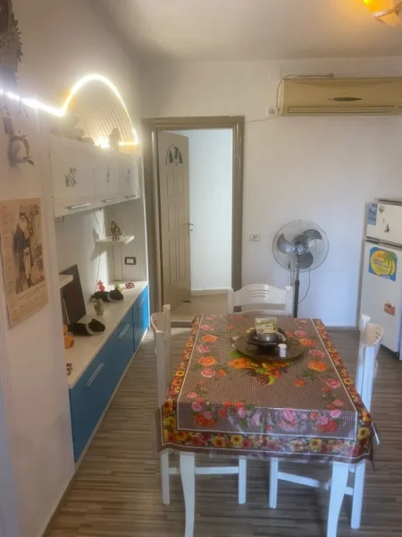 🏠 Jepet me Qera Hyrje Private 2+1  tek Siri Kodra 5 minuta me Stacionin e Trenit , Kati 2, 100 m² 500 €URO