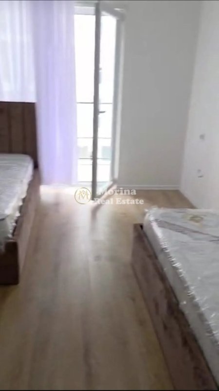 Tirane, jepet me qera apartament 2+1+Ballkon Kati 2, 83 m² 500 € (Univers City)