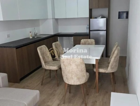 Tirane, jepet me qera apartament 2+1+Ballkon Kati 2, 83 m² 500 € (Univers City)