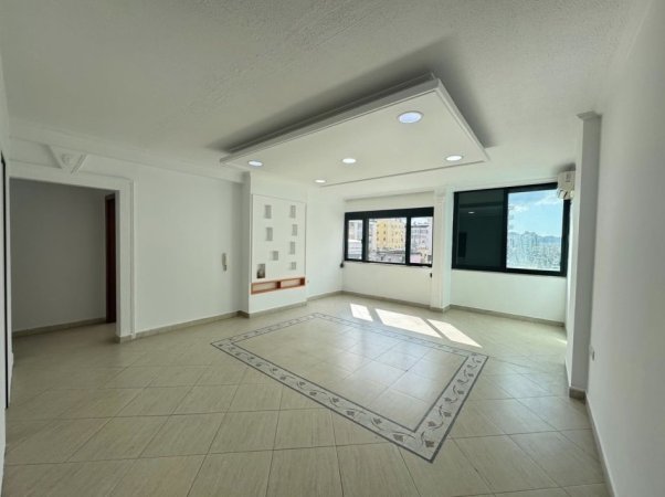 Tirane, jepet me qera ambjent biznesi Kati 4, 160 m² 1.400 € 