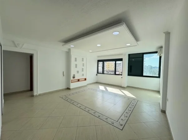 Tirane, jepet me qera ambjent biznesi Kati 4, 160 m² 1.400 € 