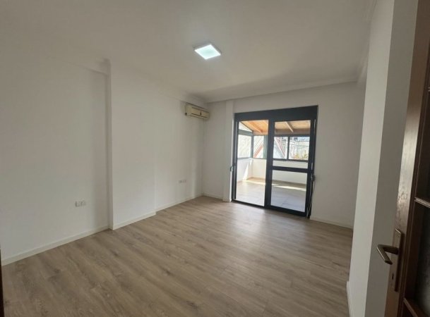 Tirane, jepet me qera ambjent biznesi Kati 4, 160 m² 1.400 € 