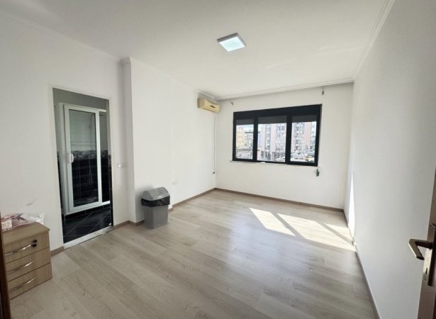 Tirane, jepet me qera ambjent biznesi Kati 4, 160 m² 1.400 € 