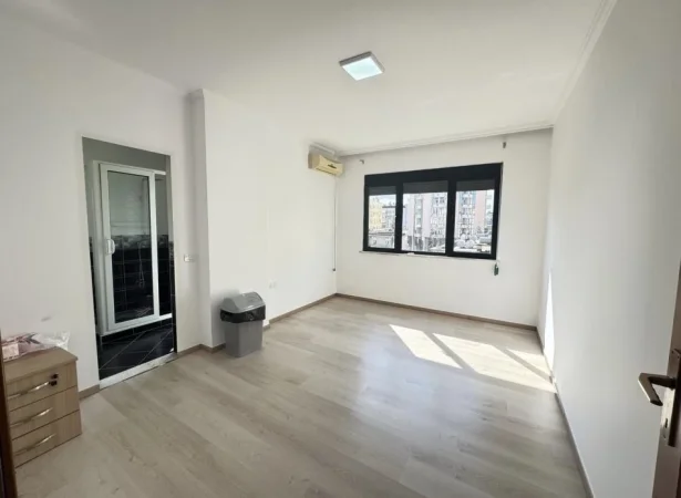 Tirane, jepet me qera ambjent biznesi Kati 4, 160 m² 1.400 € 