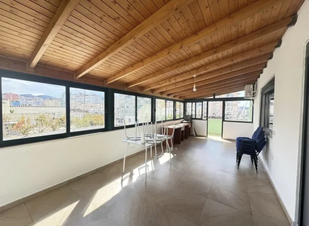 Tirane, jepet me qera ambjent biznesi Kati 4, 160 m² 1.400 € 