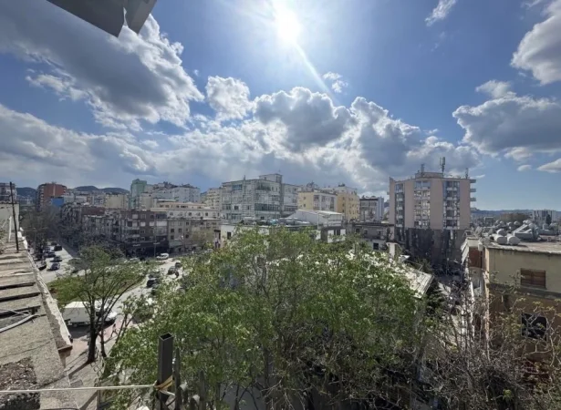 Tirane, jepet me qera ambjent biznesi Kati 4, 160 m² 1.400 € 