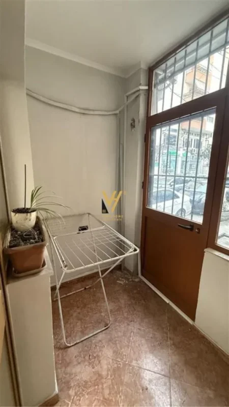 Tirane, jepet me qera apartament 2+1+Ballkon Kati 0, 80 m² 650 € (GJYKATA)