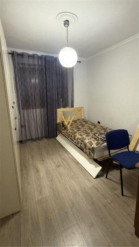 Tirane, jepet me qera apartament 2+1+Ballkon Kati 0, 80 m² 650 € (GJYKATA)