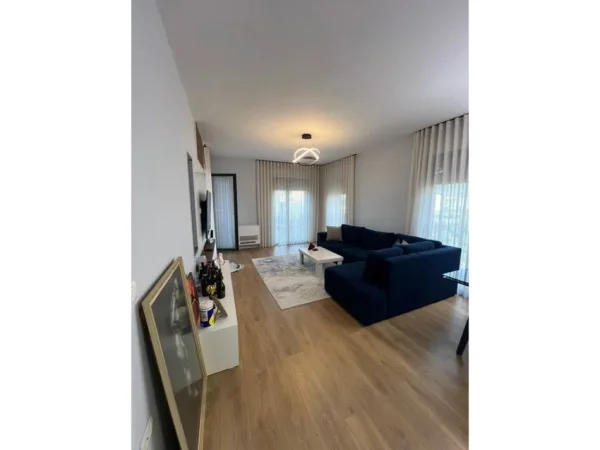 Tirane, shitet apartament Kati 5, 82 m² 160.000 € 