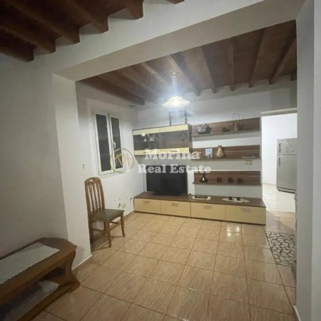 Tirane, jepet me qera shtepi 2+1 Kati 1, 150 m² 380 € (Rruga 5 Maji)