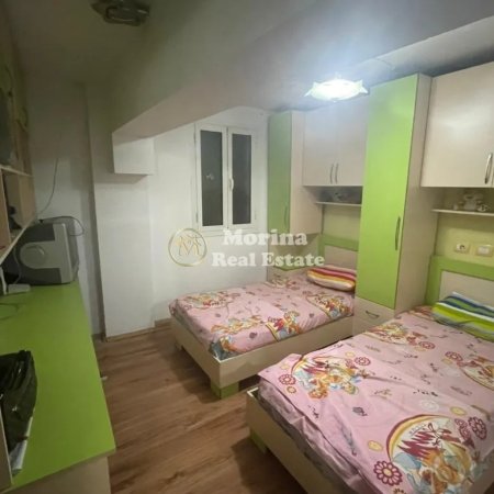 Tirane, jepet me qera shtepi 2+1 Kati 1, 150 m² 380 € (Rruga 5 Maji)