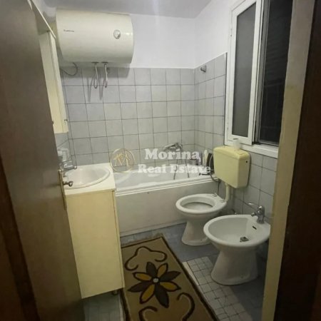 Tirane, jepet me qera shtepi 2+1 Kati 1, 150 m² 380 € (Rruga 5 Maji)