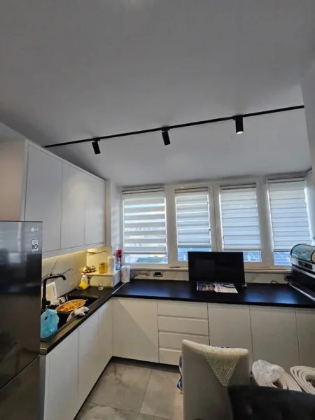 Tirane, jepet me qera apartament 1+1 Kati 1, 70 m² 550 € (komuna parisit)