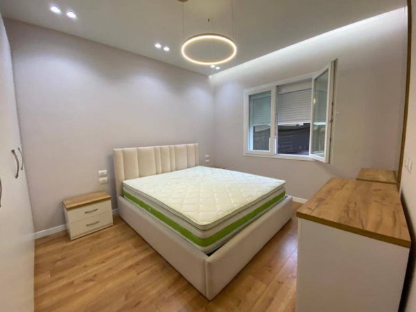Tirane, jepet me qera apartament 1+1+Ballkon Kati 4, 85 m² 680 € (rruga myslym shyri prane someg)
