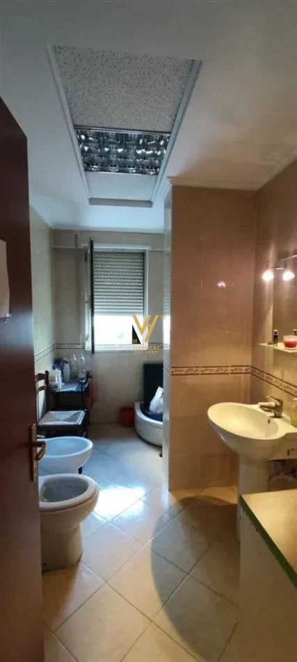 Tirane, shitet apartament 1+1+Ballkon Kati 1, 71 m² 170.000 € (KRISTAL CENTER)