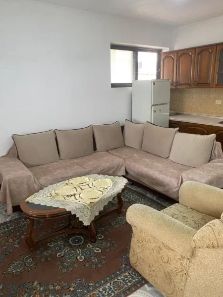 Jepet me Qera Hyrje 2+1 në Shtëpi Private, afër QSUT ,Kati 1, 80 m² 450 €URO