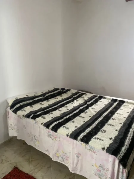Jepet me Qera Hyrje 2+1 në Shtëpi Private, afër QSUT ,Kati 1, 80 m² 450 €URO