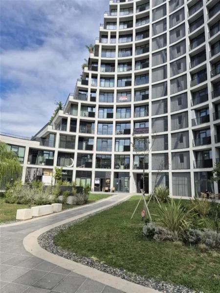 Tirane, jepet me qera zyre Kati 5, 1 m² 1.700 € (LAKE VIEW)