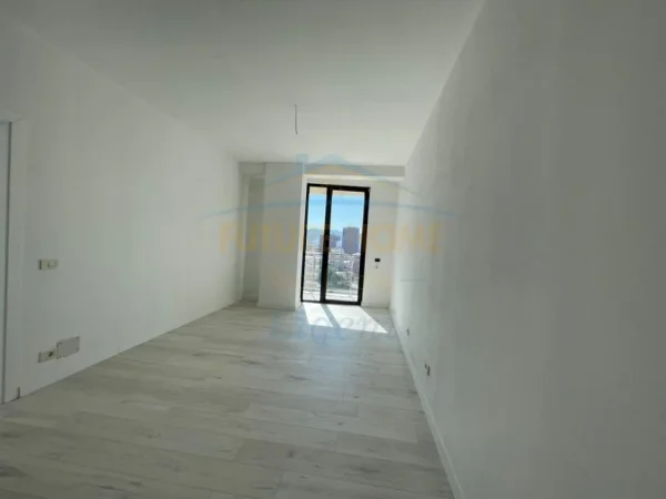 Tirane, jap me qera ambjent biznesi Kati 10, 74 m² 700 € (MINE PEZA)