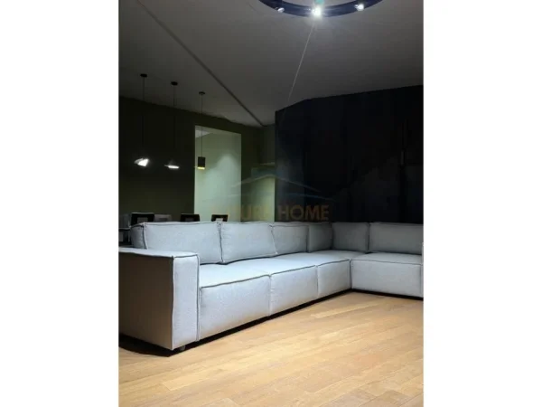 Tirane, jap me qera apartament 2+1+Ballkon Kati 8, 195 m² 1300 € (UNAZA E RE)