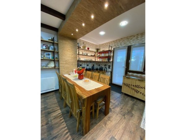 Tirane, shitet apartament Kati 9, 202 m² 361.000 € (YZBERISHT)