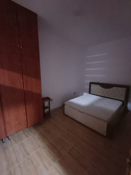 Tirane, jepet me qera apartament 1+1 Kati 1, 500 € 