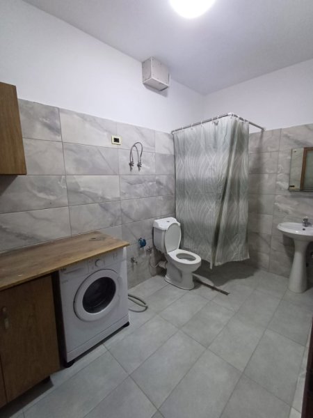 Tirane, jepet me qera apartament 1+1 Kati 1, 500 € 