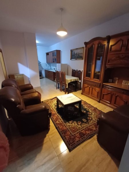Tirane, jepet me qera apartament 1+1 Kati 1, 500 € 