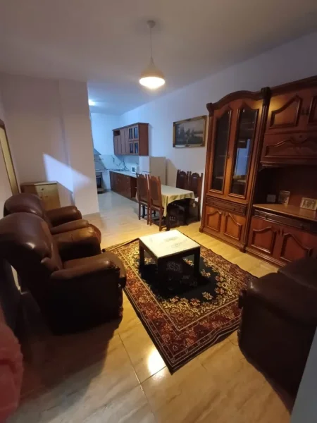 Tirane, jepet me qera apartament 1+1 Kati 1, 500 € 