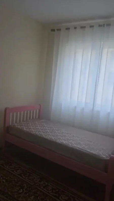 Tirane, jepet me qera apartament 3+1 Kati 4, 90 m² 650 € 