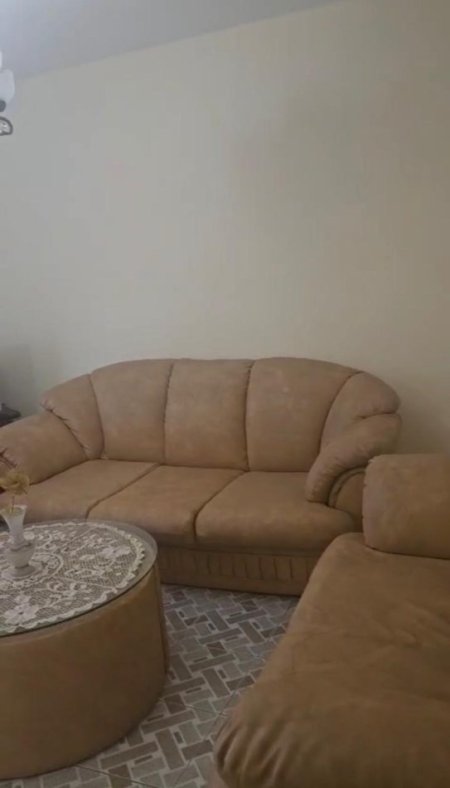 Tirane, jepet me qera apartament 3+1 Kati 4, 90 m² 650 € 