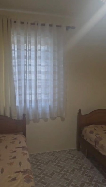 Tirane, jepet me qera apartament 3+1 Kati 4, 90 m² 650 € 