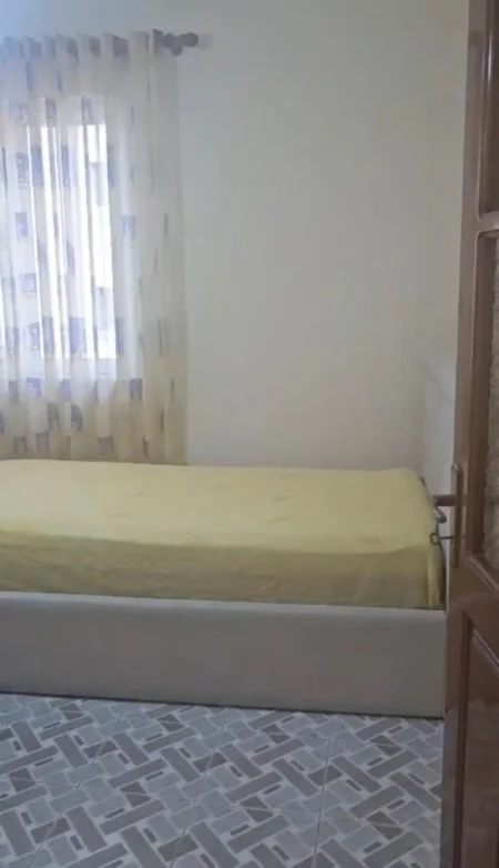 Tirane, jepet me qera apartament 3+1 Kati 4, 90 m² 650 € 