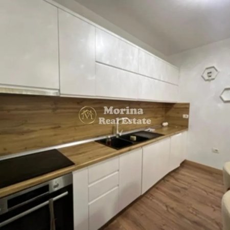 Tirane, jepet me qera apartament 2+1+Ballkon Kati 2, 94 m² 750 € (Kopshti Botanik)