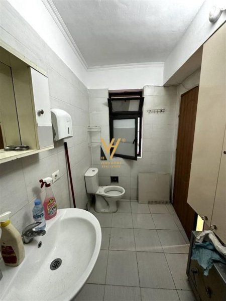Tirane, jepet me qera ambjent biznesi Kati 0, 40 m² 500 € (SHKOLLA E BALETIT)