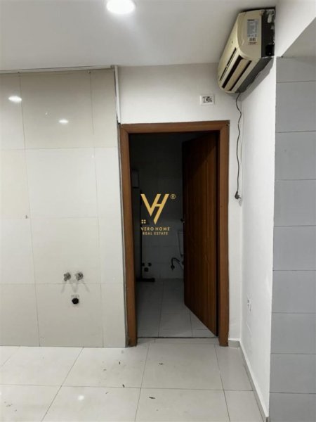 Tirane, jepet me qera ambjent biznesi Kati 0, 40 m² 500 € (SHKOLLA E BALETIT)