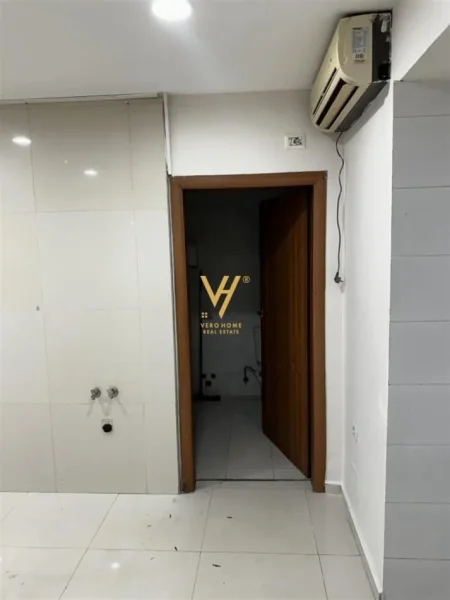 Tirane, jepet me qera ambjent biznesi Kati 0, 40 m² 500 € (SHKOLLA E BALETIT)