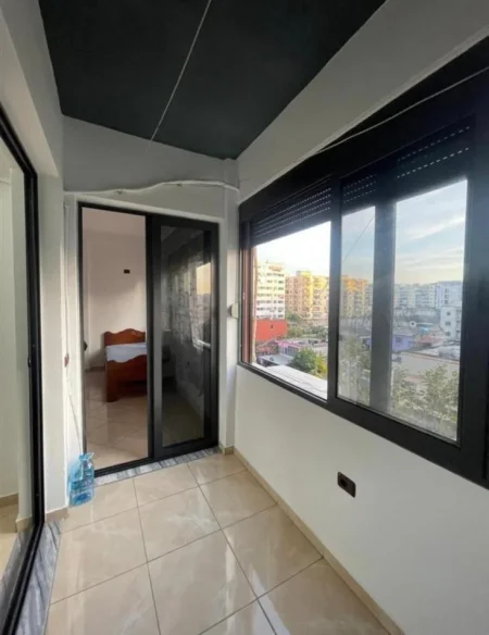 Tirane, jepet me qera apartament 2+1+Ballkon Kati 4, 90 m² 450 €