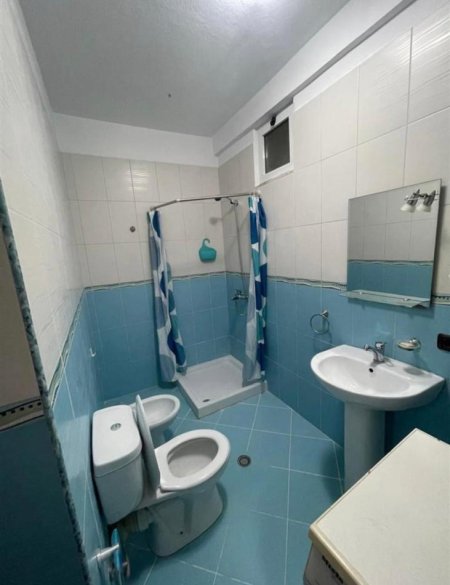 Tirane, jepet me qera apartament 2+1+Ballkon Kati 4, 90 m² 450 €