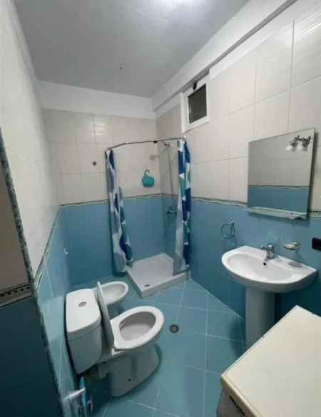 Tirane, jepet me qera apartament 2+1+Ballkon Kati 4, 90 m² 450 €
