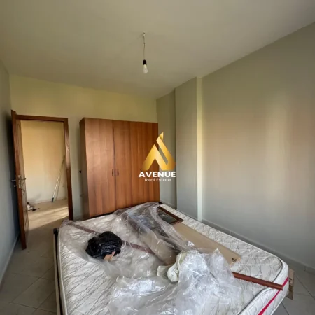 Tirane, jepet me qera apartament 1+1+Ballkon Kati 5, 55 m² 400 € (IRFAN TOMINI)