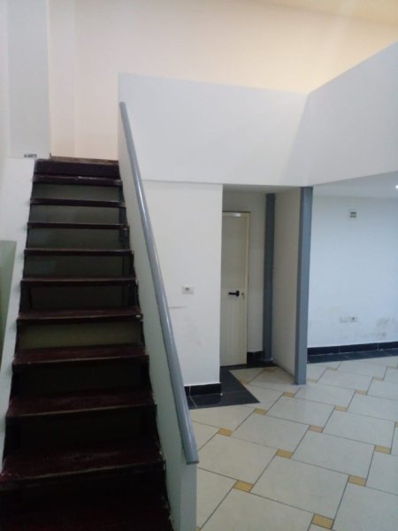 Tirane, jepet me qera dubleks si ambient biznesi, 60 m² 600 € (Rruga e Barikadave)