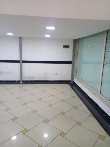 Tirane, jepet me qera dubleks si ambient biznesi, 60 m² 600 € (Rruga e Barikadave)
