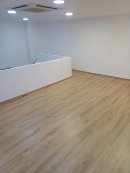 Tirane, jepet me qera dubleks si ambient biznesi, 60 m² 600 € (Rruga e Barikadave)