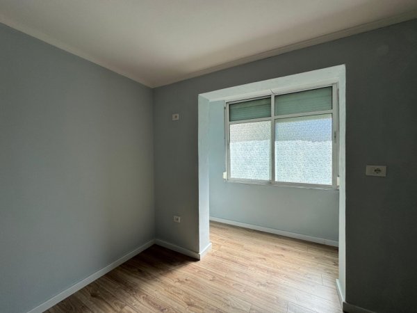 Tirane, shitet apartament 2+1 Kati 2, 70m 135000euro  (Oxhaku,)