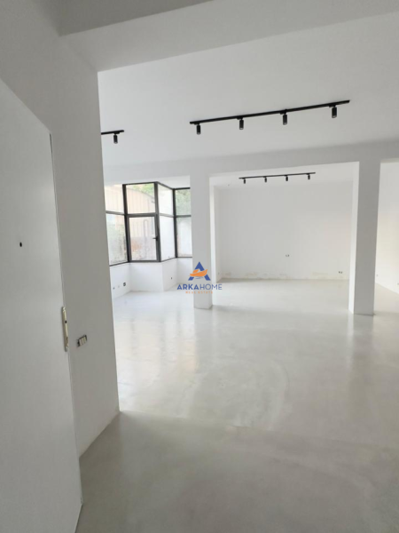Tirane, jepet me qera ambjent biznesi Kati 0, 99 m² 900 € (RRUGA IBRAHIM TUKIQI,QENDER)