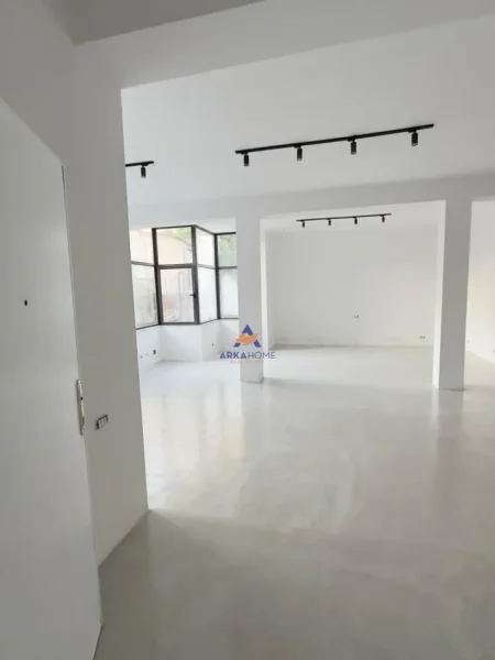 Tirane, jepet me qera ambjent biznesi Kati 0, 99 m² 900 € (RRUGA IBRAHIM TUKIQI,QENDER)