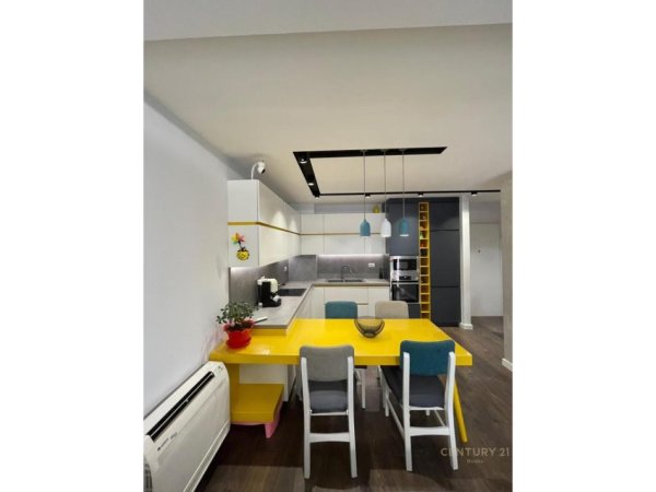 Tirane, jap me qera apartament 2+1 Kati 4, 100 m² 650 € (Rruga e Dibres)