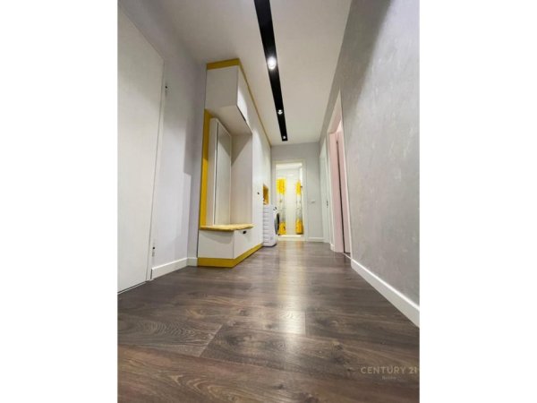 Tirane, jap me qera apartament 2+1 Kati 4, 100 m² 650 € (Rruga e Dibres)