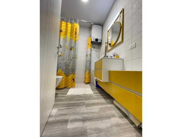 Tirane, jap me qera apartament 2+1 Kati 4, 100 m² 650 € (Rruga e Dibres)